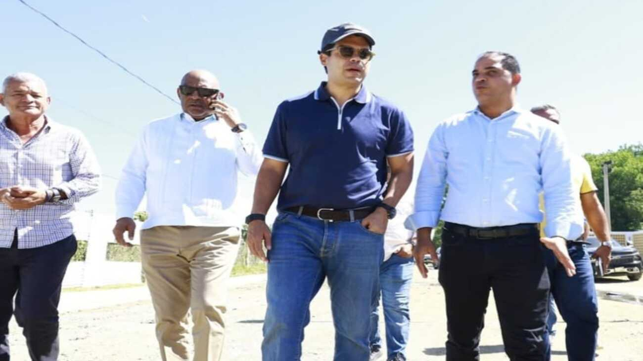 Director ejecutivo del Inapa supervisa alcantarillado del municipio de Mao, provincia Valverde