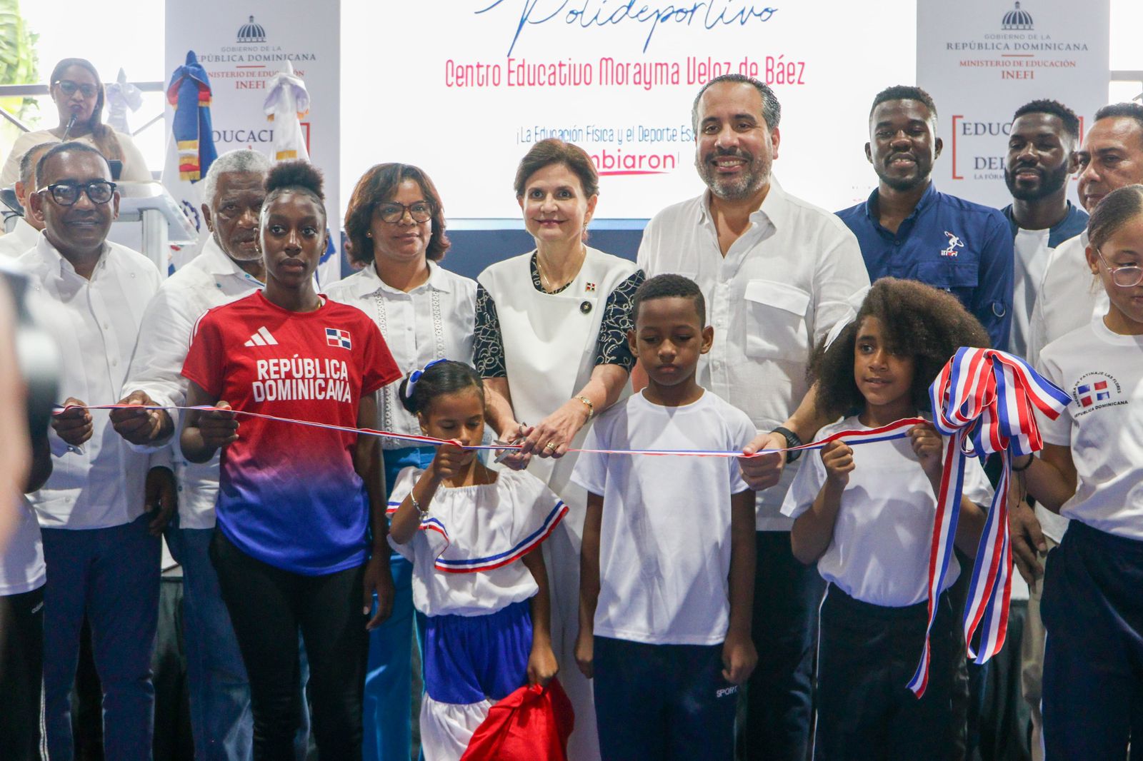 El Inefi entrega nuevo polideportivo en Bayaguana en acto encabezado por la vicepresidenta