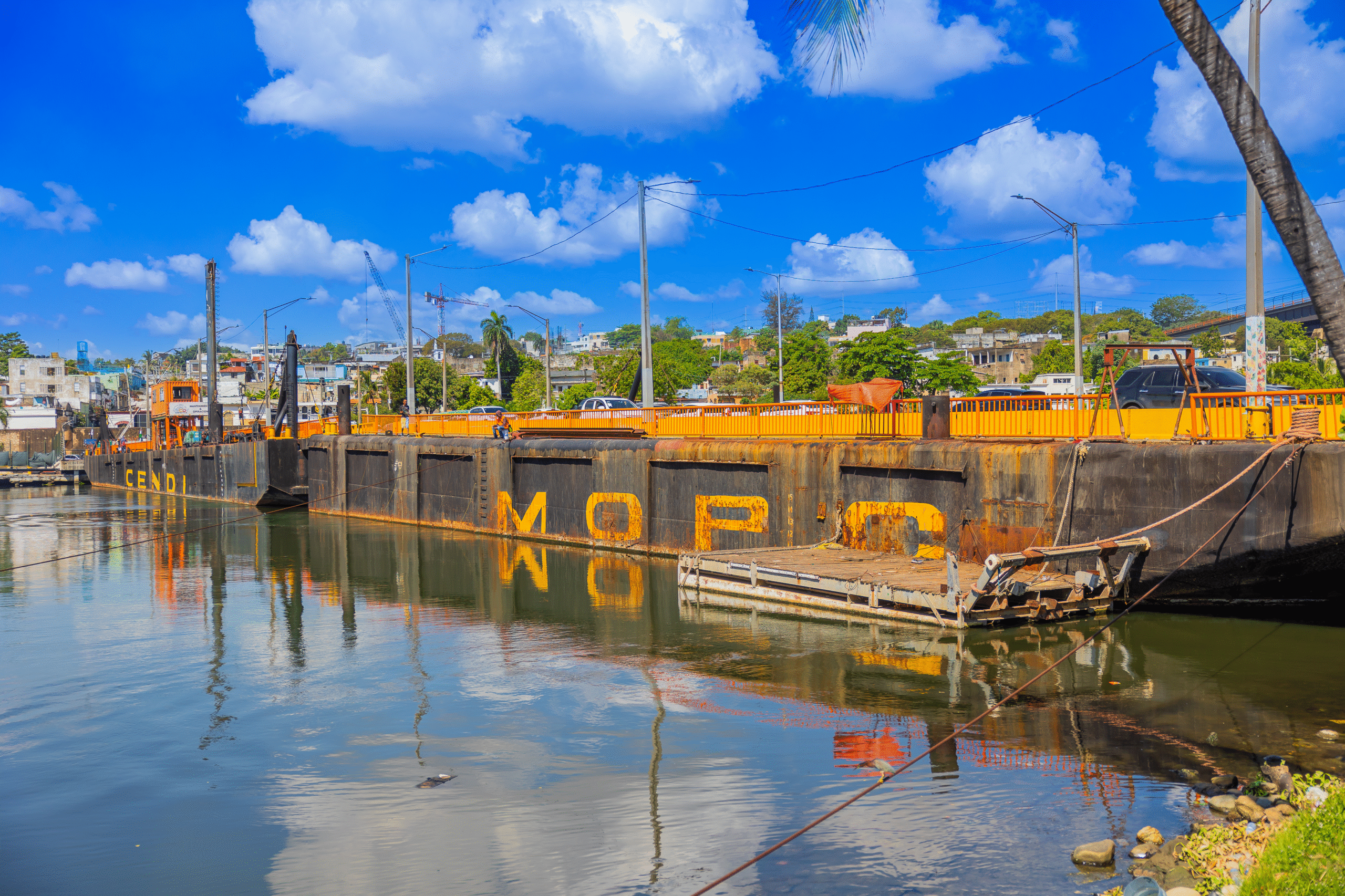 Cierre temporal del Puente Flotante obliga a desvíos de tránsito en Santo Domingo