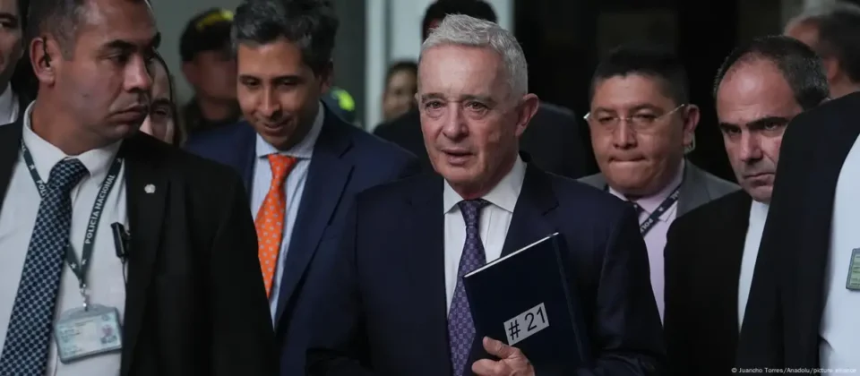 Uribe pide poder apelar en libertad su sentencia en Colombia