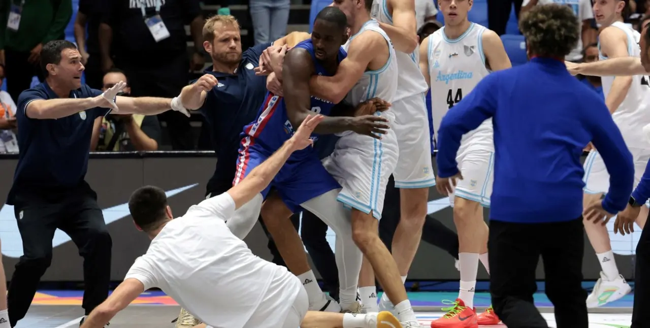 FIBA impone sanciones a República Dominicana y Argentina por incidentes en clasificatorio de la AmeriCu