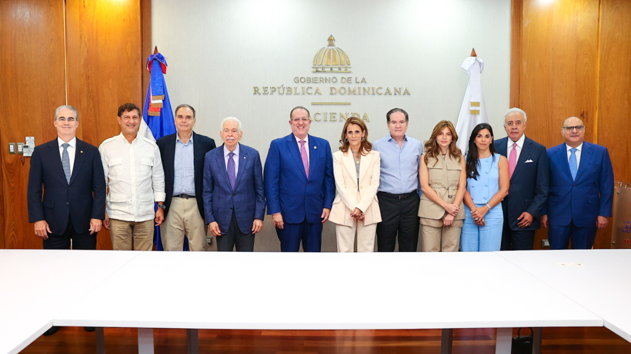 Ministro Magín Díaz se reúne con líderes empresariales para fortalecer la confianza y el crecimiento económico