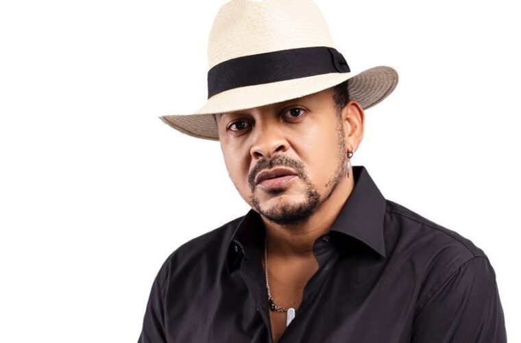 Wason Brazobán reconoce a Santiago Matías: “Está más adelantado que su competencia”