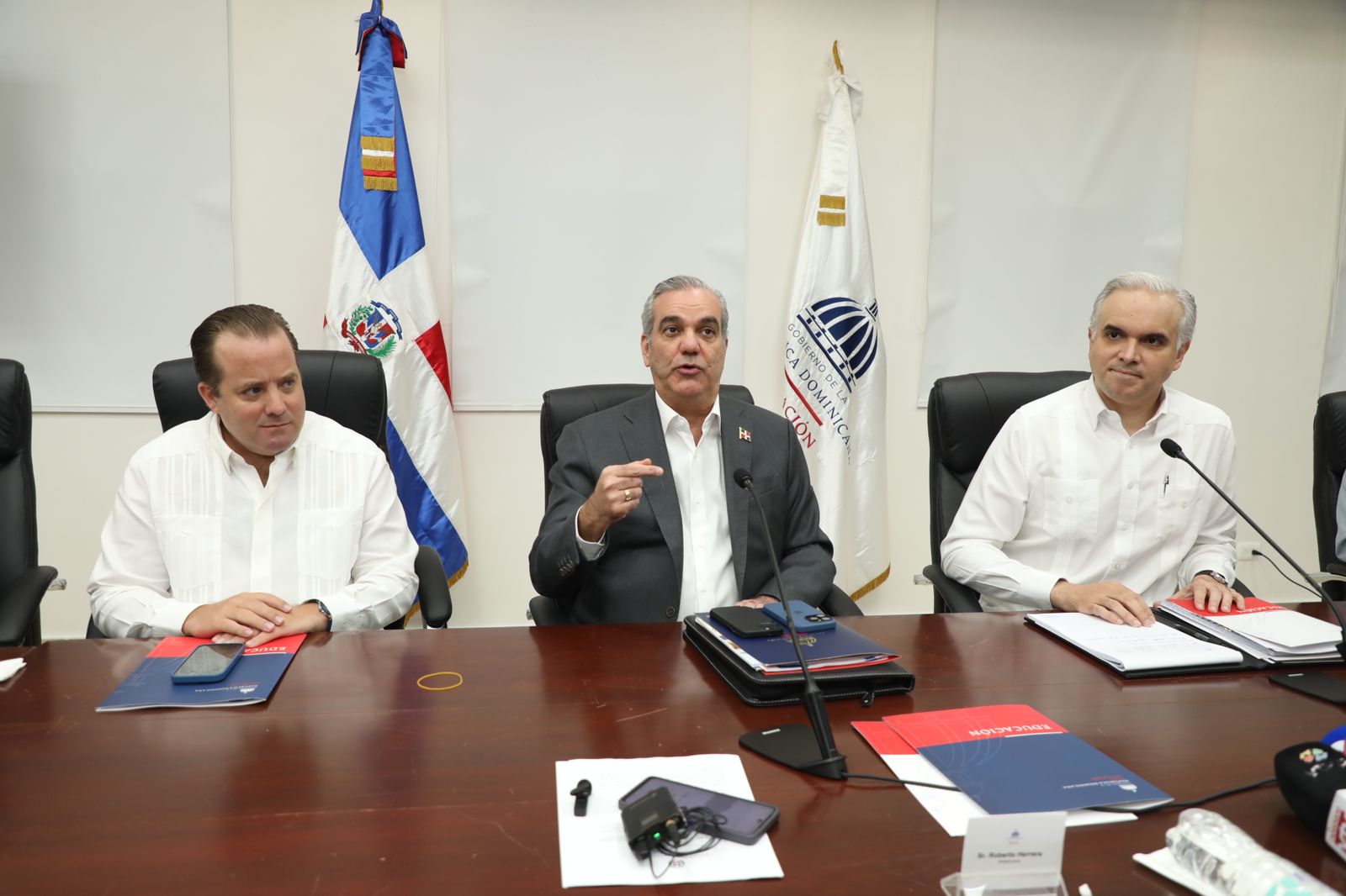 Presidente Abinader impulsa transformación educativa con 124,000 docentes formándose en áreas STEAM