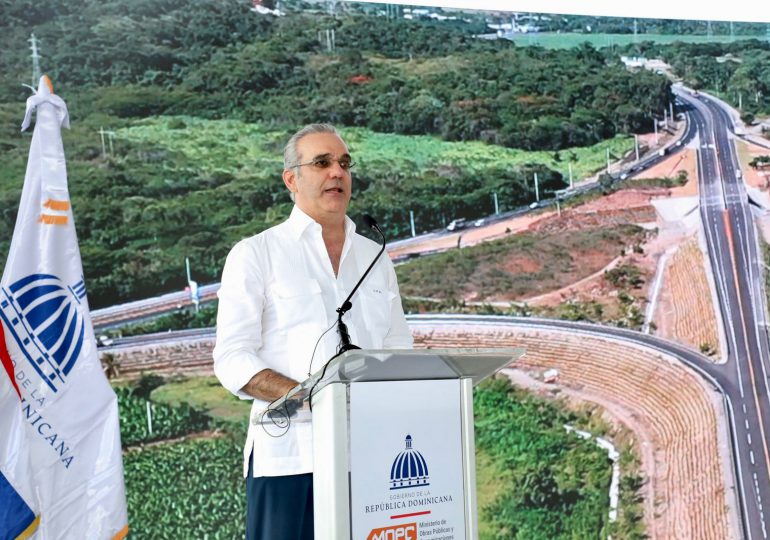 Abinader a la oposición: “Yo estoy en trabajo, llegará el momento político y ahí diremos las verdades”