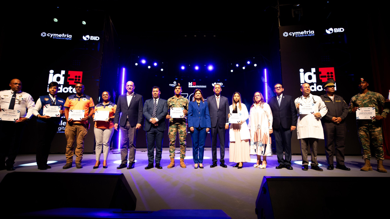 Indotel anuncia 30 mil becas para formación tecnológica