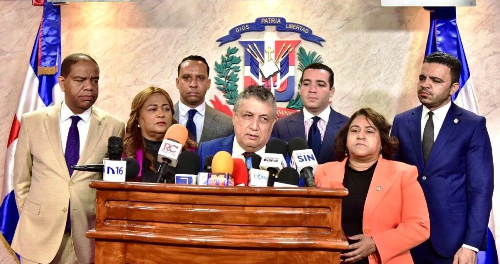 Gustavo Sánchez denuncia asedio a dirigentes del PLD por parte de la Fuerza del Pueblo
