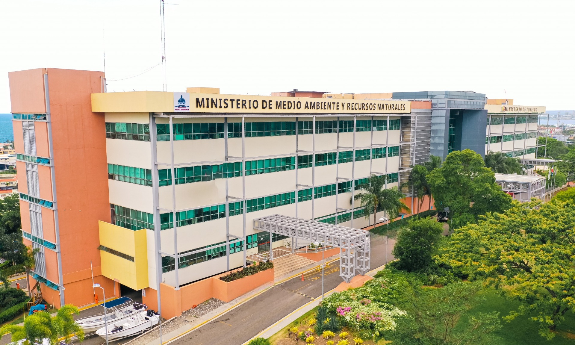 Ministerio de Medio Ambiente crea mesa de trabajo para regular actividades ecoturísticas en la ruta de la presa Palomino