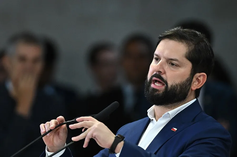 Boric critica a Trump por la presión al Smithsonian: La democracia en EE.UU. se socava día a día