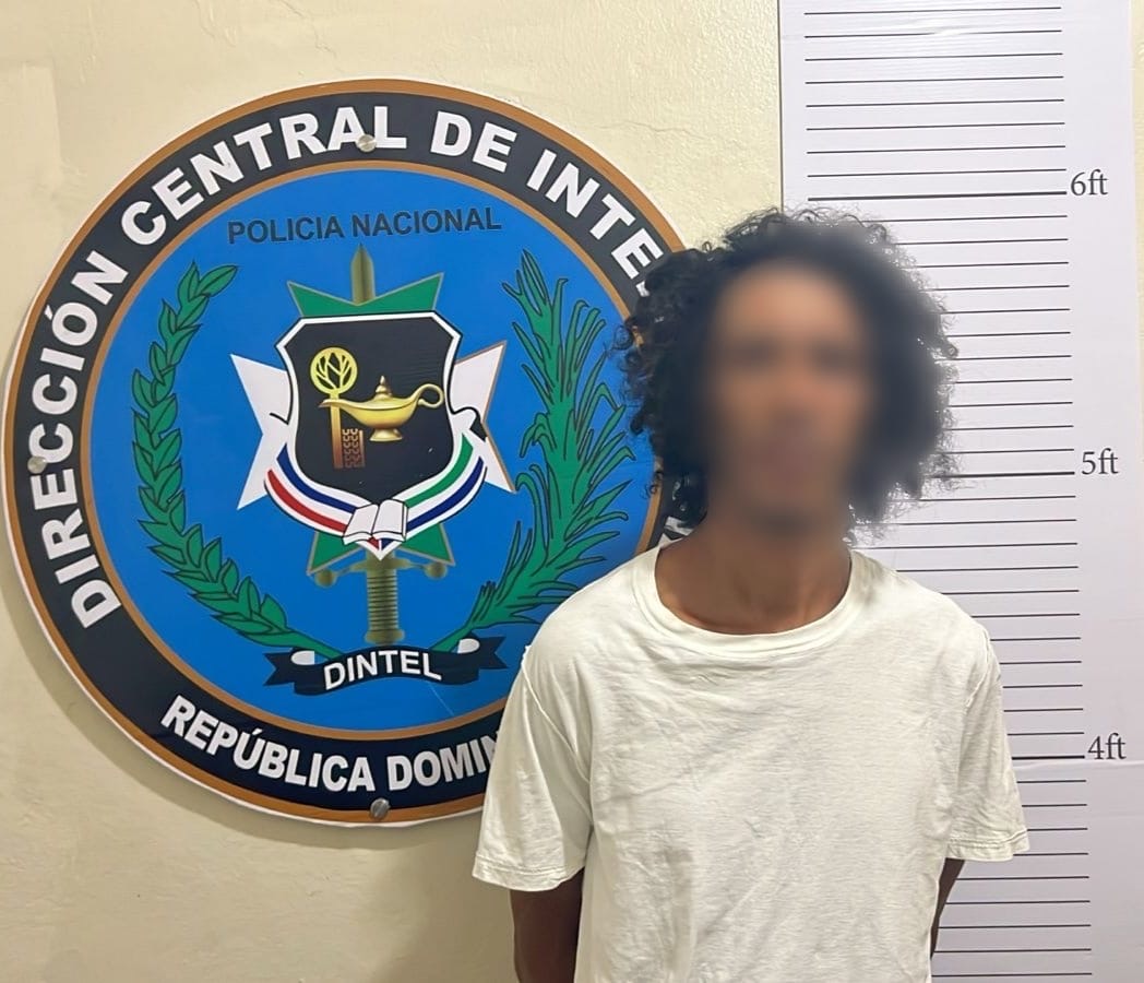 PN ocupa drogas, armas blancas, balanzas y equipo de comunicación durante operativos contra microtráfico en Moca