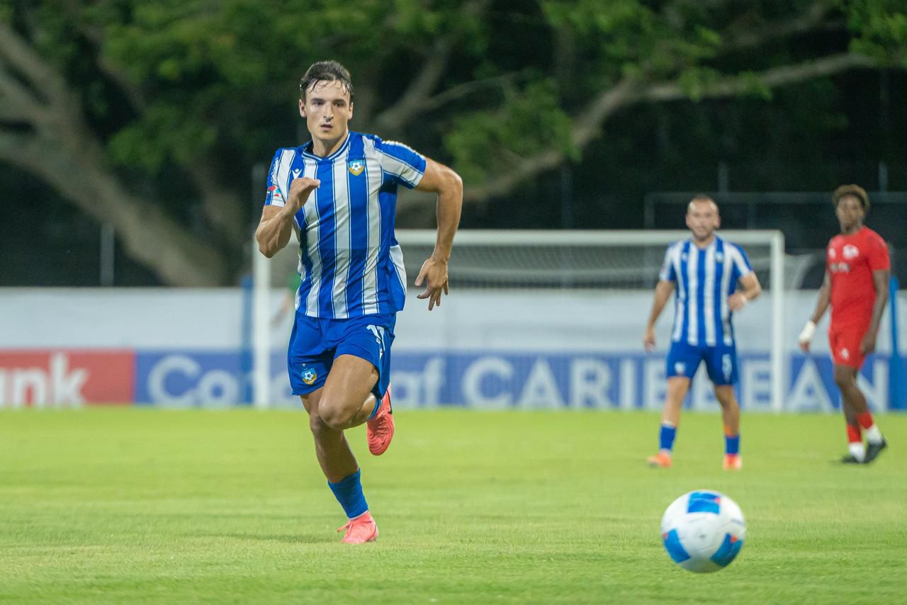 Debut dorado: O&M FC vence 2-0 a Central FC en la Caribbean Cup