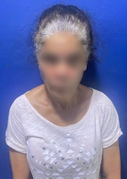 Policía Nacional apresa mujer en flagrante delito por agredir física y verbalmente a su madre envejeciente en Moca