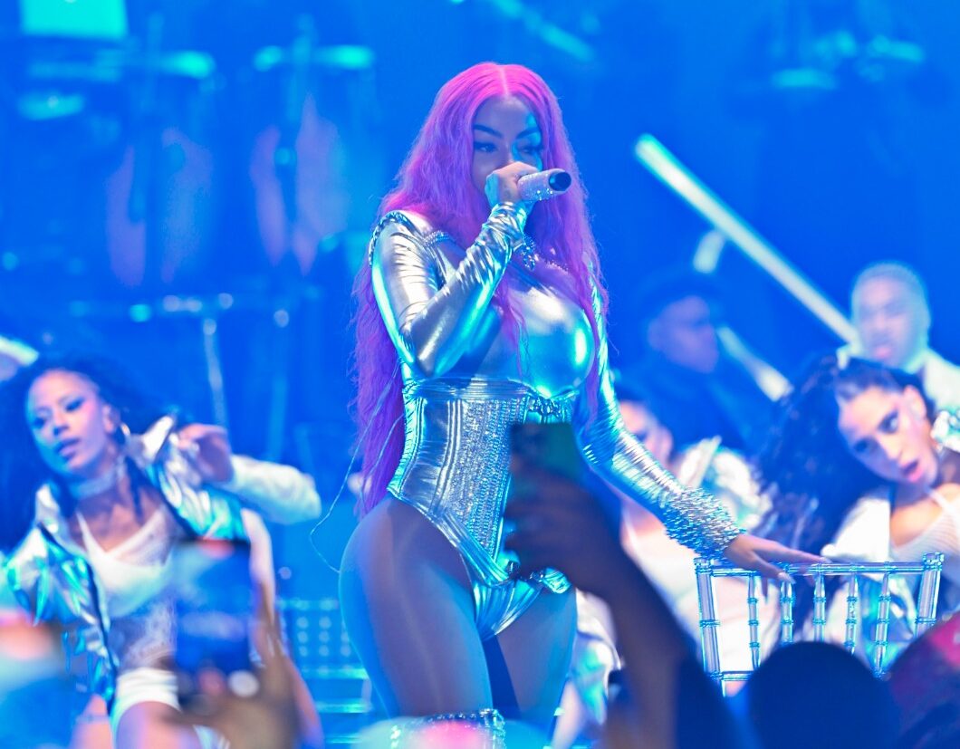 Yailin La Más Viral llena la Gran Arena del Cibao con multitudinario concierto y artistas invitados