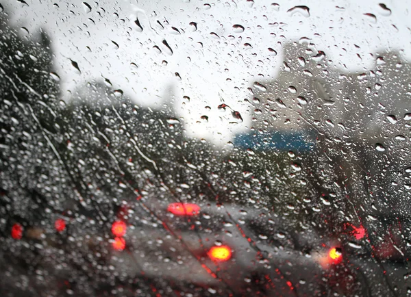 Vaguada provocará aguaceros y tronadas este domingo en varias provincias del país, advierte Indomet