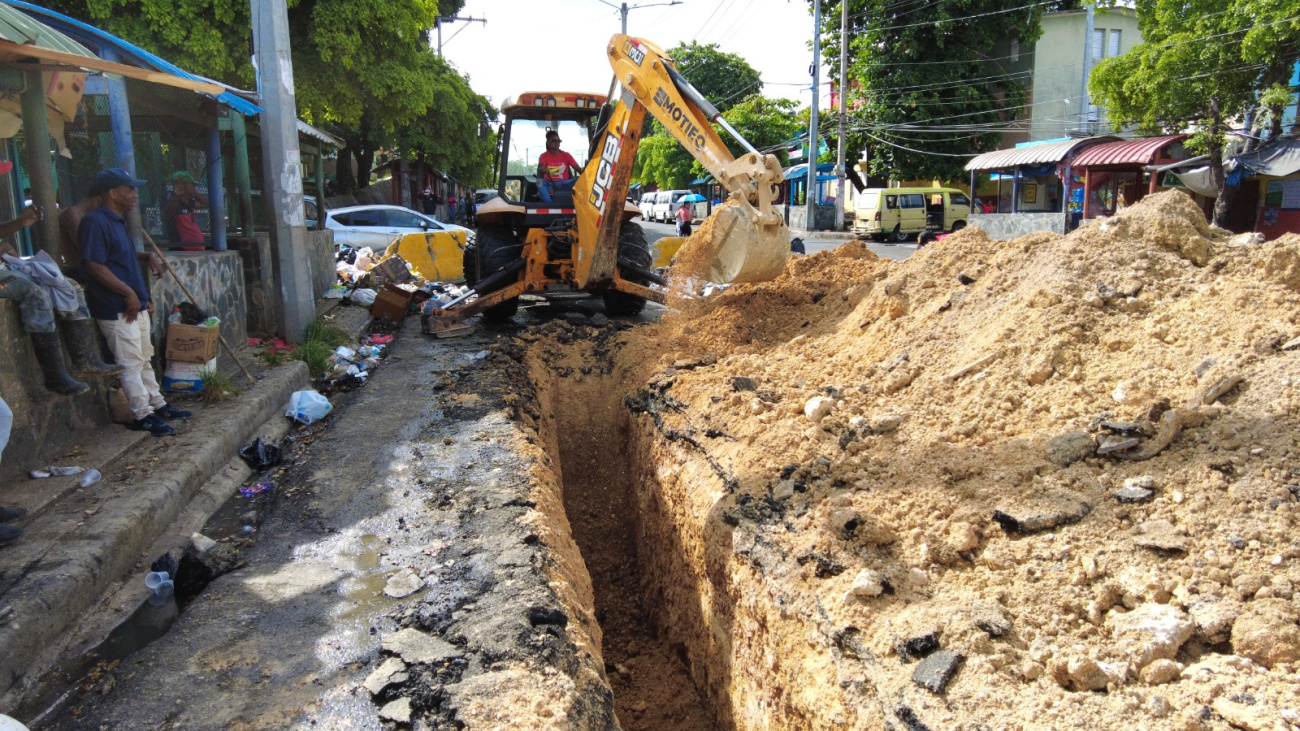 Caasd trabaja en ampliación del sistema de alcantarillado en barrios del Distrito Nacional