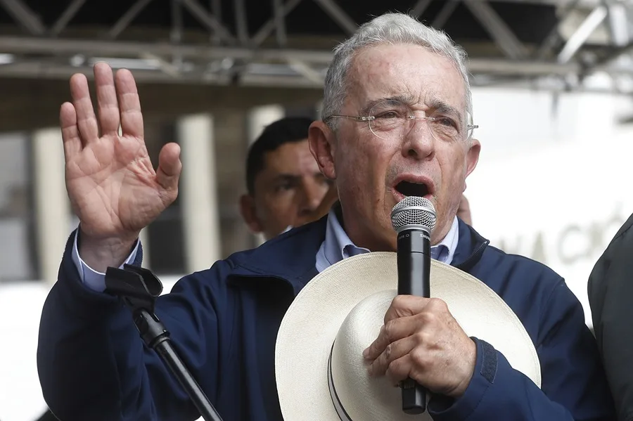 El Tribunal Superior de Bogotá ordena la libertad inmediata del expresidente colombiano Álvaro Uribe