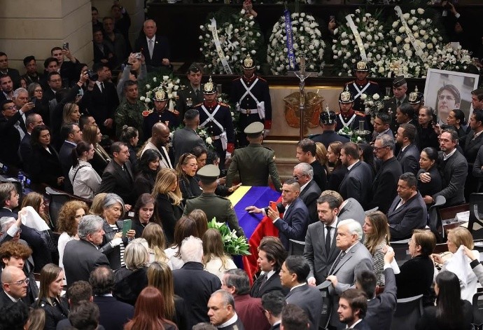 Con honores fúnebres, Congreso colombiano rinde tributo a Miguel Uribe Turbay