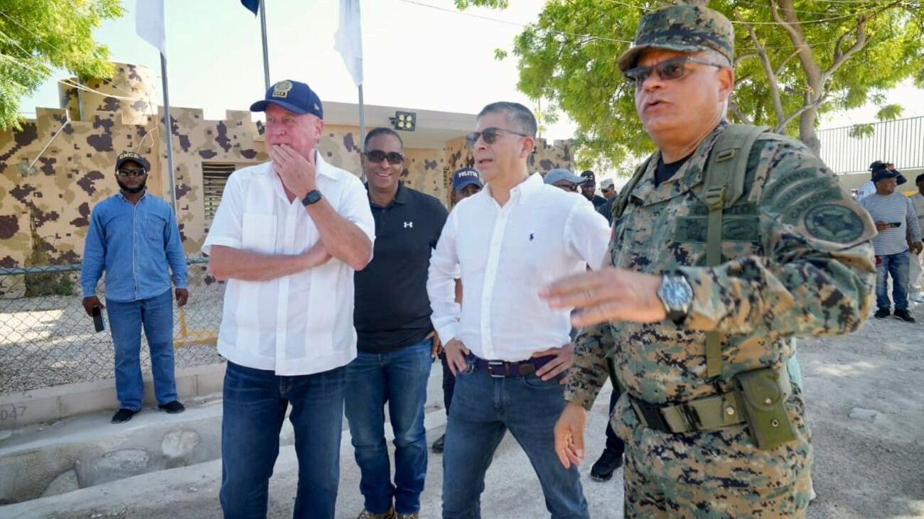 Ministro de Defensa encabeza recorrido por la frontera junto con asesores del Poder Ejecutivo en materia policial