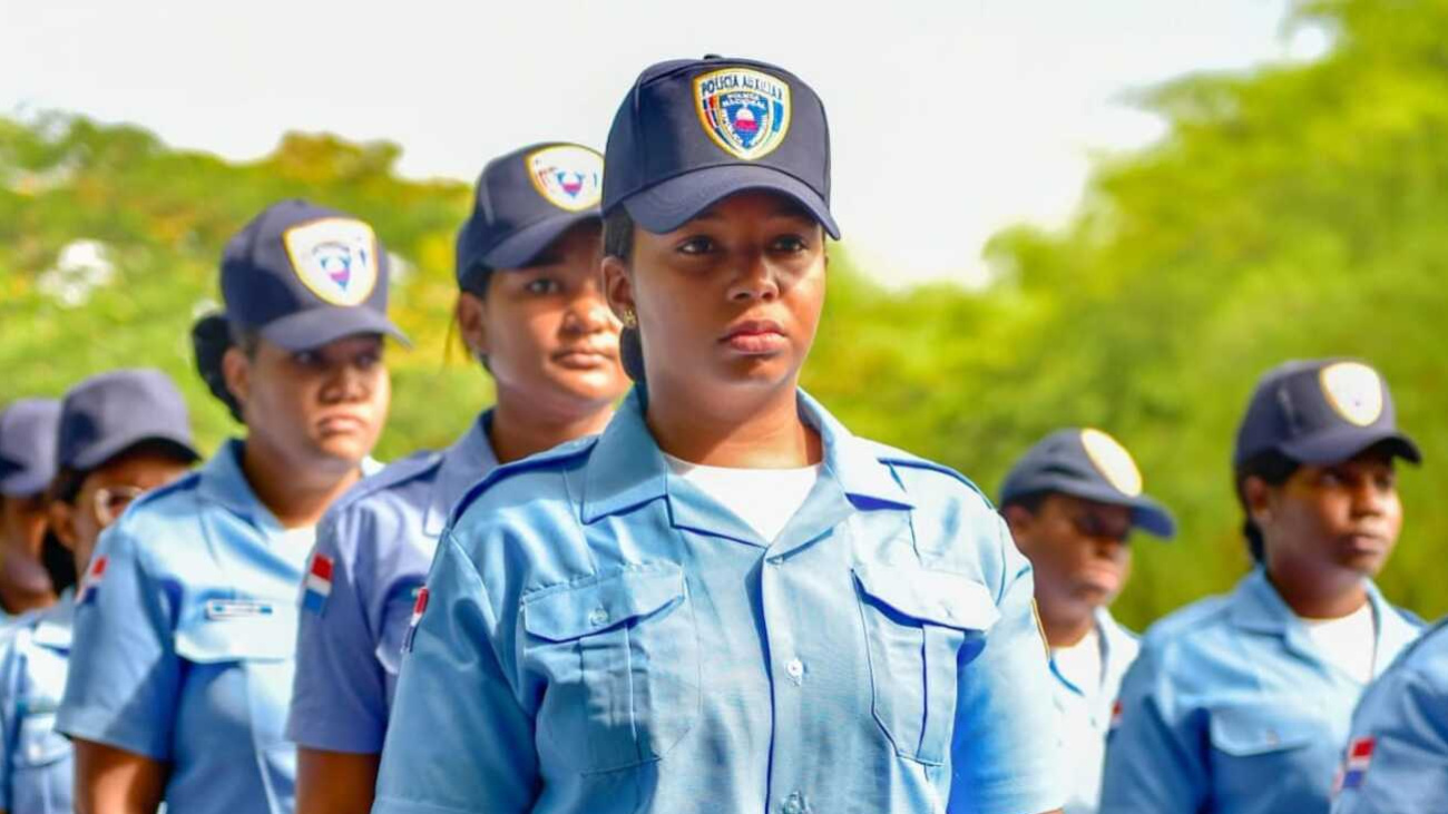 Policía Auxiliar abre sus puertas a la juventud de Hato Mayor del Rey y Capotillo