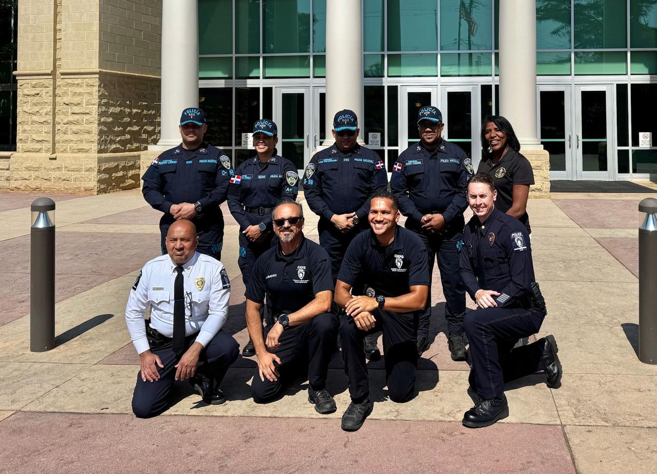 Policía Nacional fortalece su proceso de transformación con visita oficial al Departamento de Policía de Charlotte, NC.