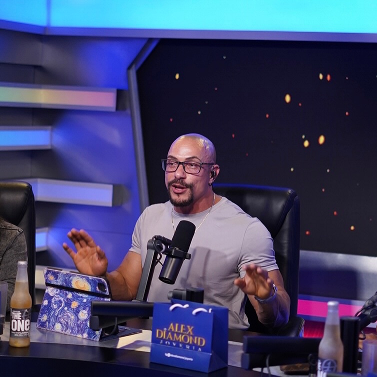 Juan Esteban De la Rosa anuncia salida  del programa Fogaraté Radio