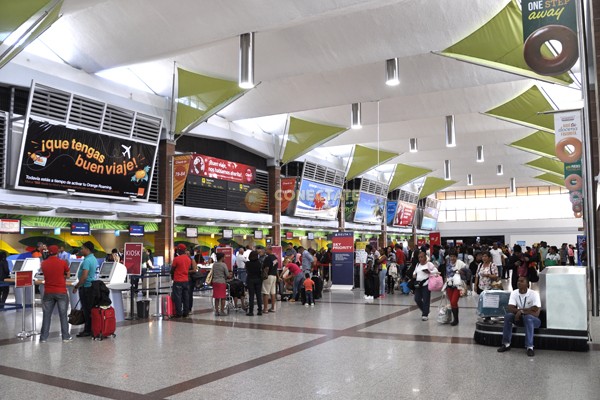 Restablecen servicio eléctrico en el Aeropuerto Internacional de Las Américas tras seis horas de apagón