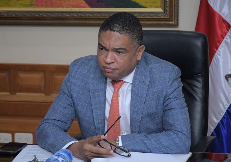 Yván Lorenzo cuestiona multa a Aerodom y pide rescisión de contrato