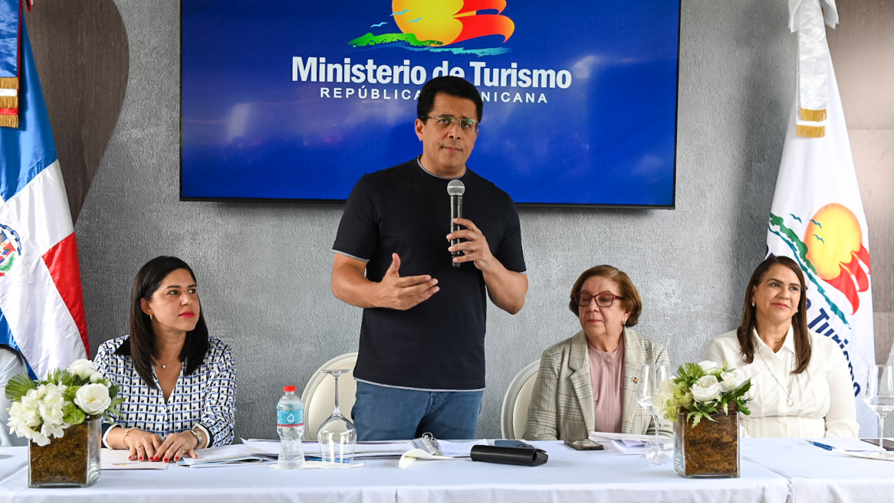 Ministro Collado deja iniciada obra de reconstrucción municipio Salcedo, Hermanas Mirabal