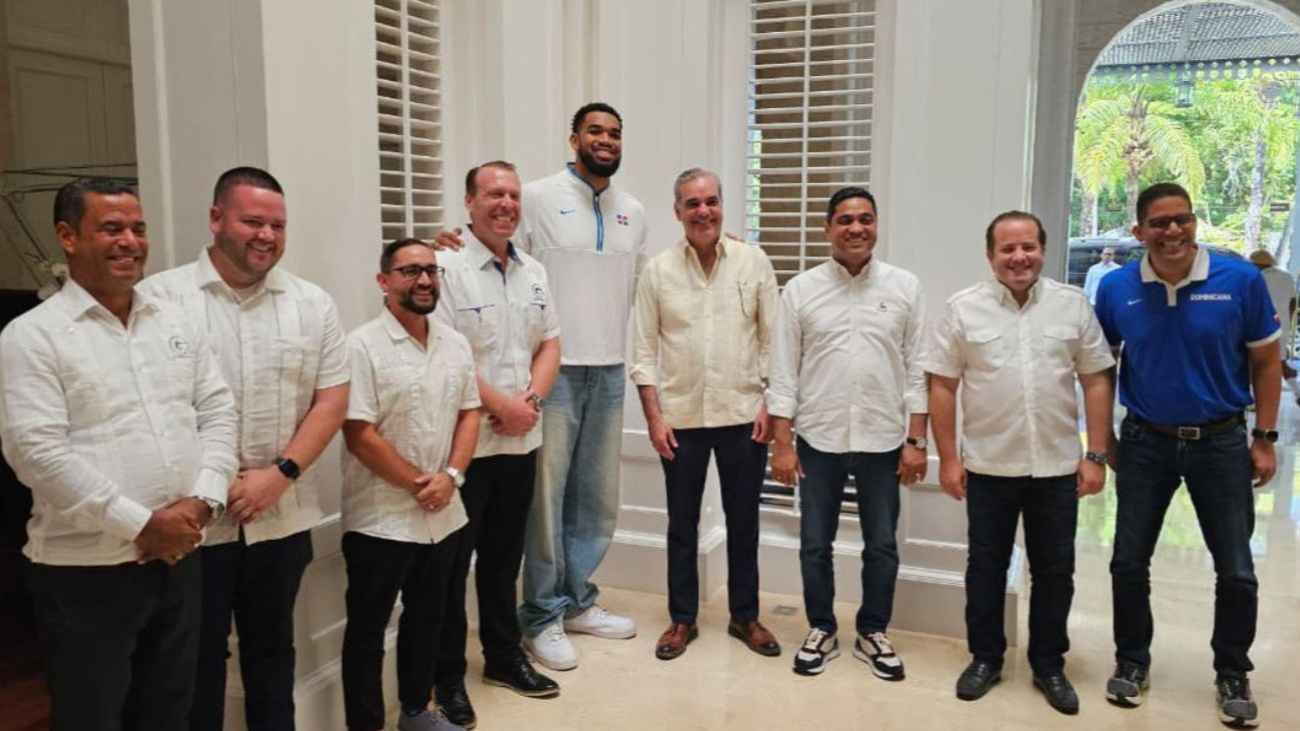 Presidente Abinader anuncia construcción de arena para baloncesto en Tamboril