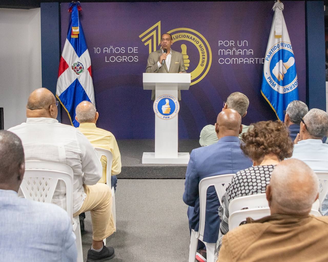 PRM reafirma disciplina y unidad en encuentro con la Comisión Nacional de Operaciones