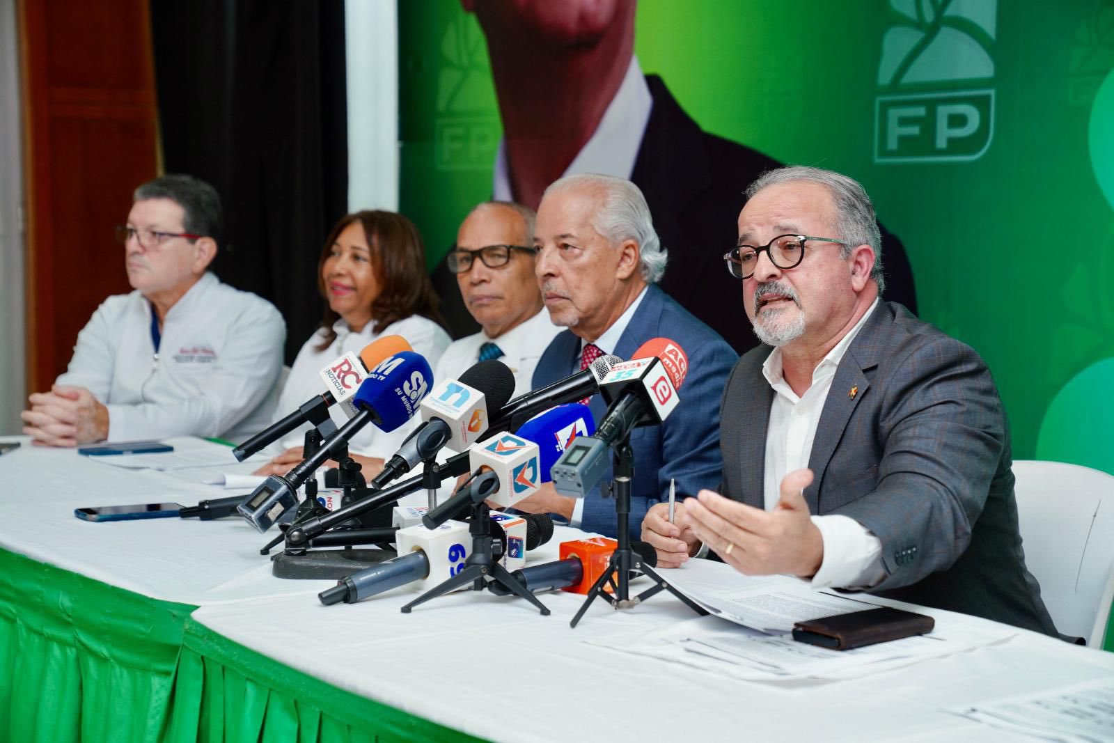 Fuerza del Pueblo advierte al Gobierno sobre manejo de SENASA e IDOPPRIL