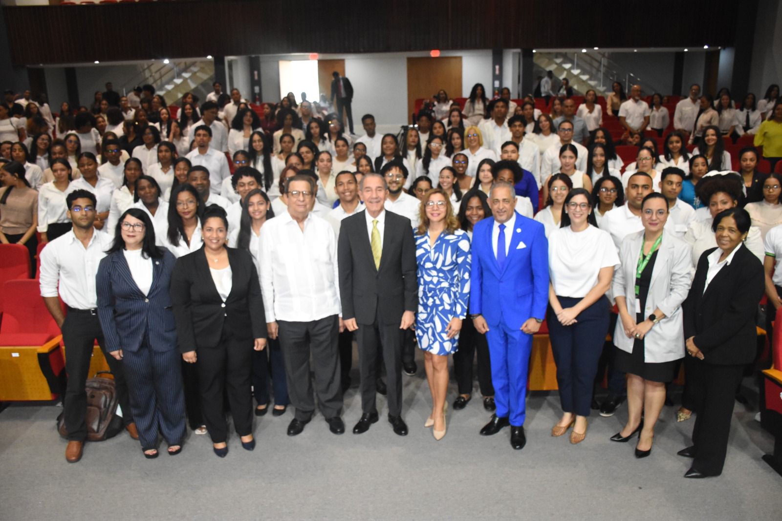 Gobierno otorga 208 becas nacionales a estudiantes de la Universidad Nacional Pedro Henríquez Ureña (Unphu)