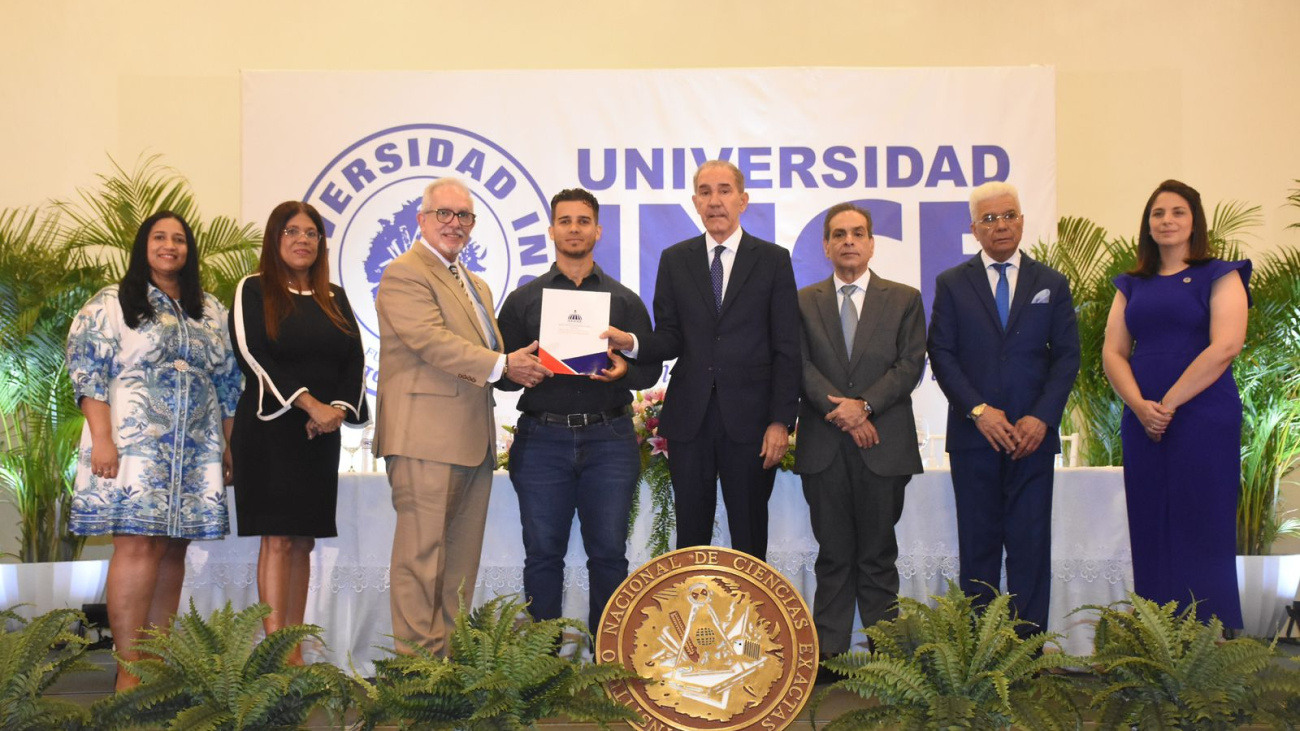 Mescyt impulsa la educación superior con 27 becas nacionales para estudiantes de la Universidad INCE en carreras STEAM