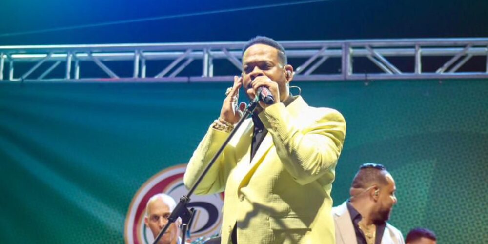 Yiyo Sarante pone a bailar a Azua en el inicio de sus fiestas patronales