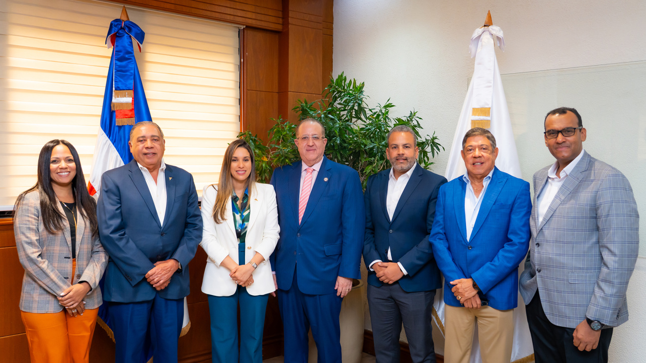 Ministro Magín Díaz sostiene diálogo con gremios y sectores productivos
