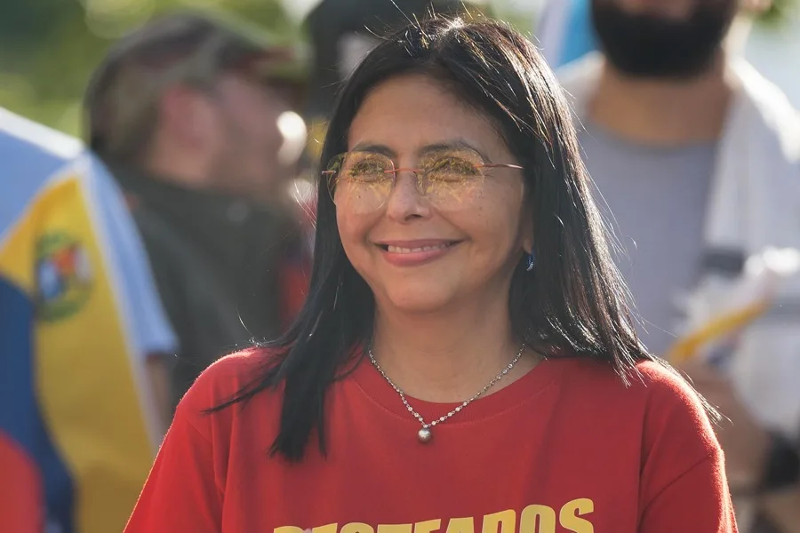 La vicepresidenta de Venezuela llama a no detener el proceso productivo pese a las «amenazas»