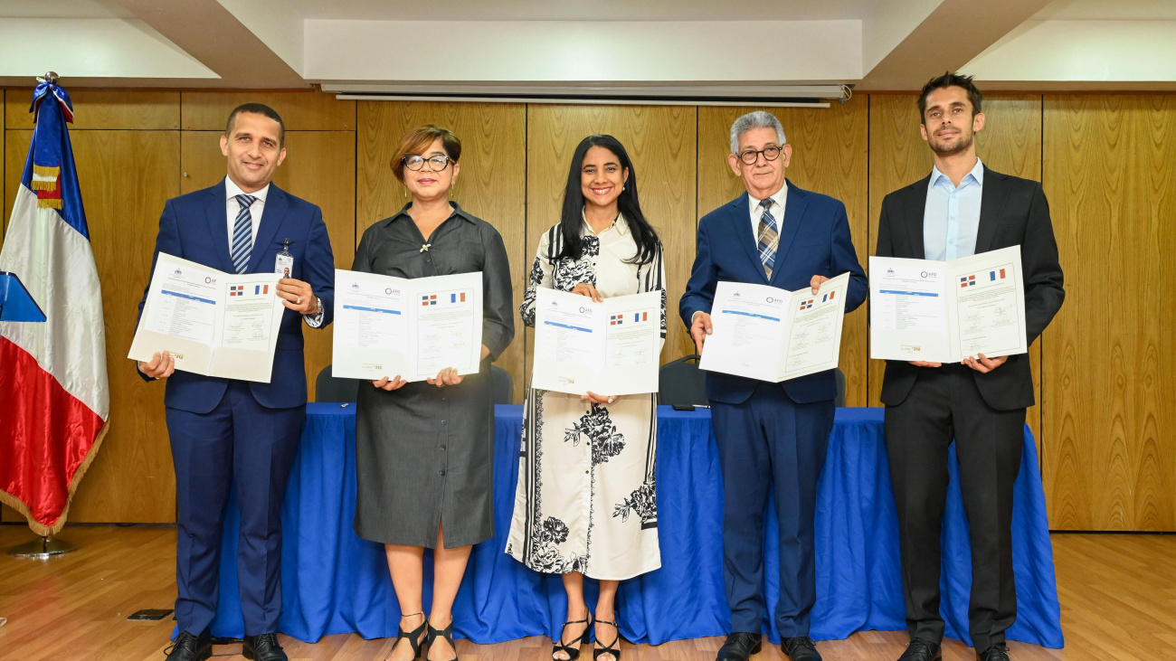 República Dominicana y Francia firman acuerdo para impulsar finanzas públicas sostenibles e inclusiva