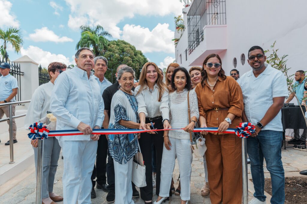 Carolina Mejía entrega restauración parcial del Antiguo Cementerio Municipal en su 201 aniversario