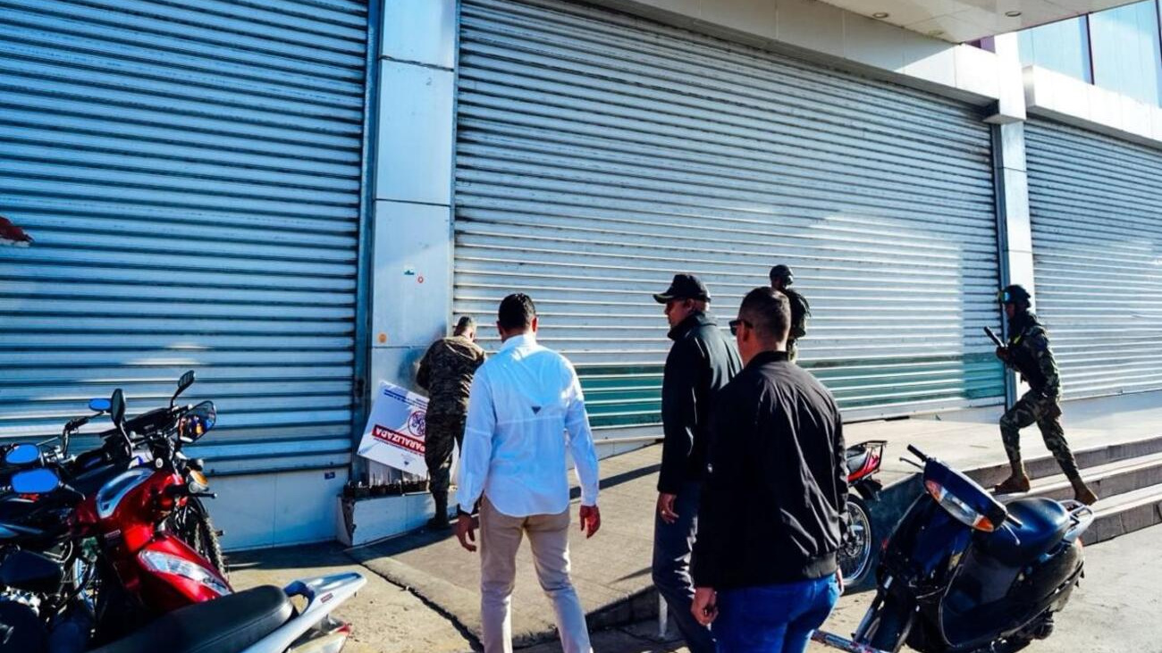 Mived paraliza operaciones de varias naves y plazas comerciales en el Gran Santo Domingo por riesgo de seguridad estructural e incumplimiento de permisos