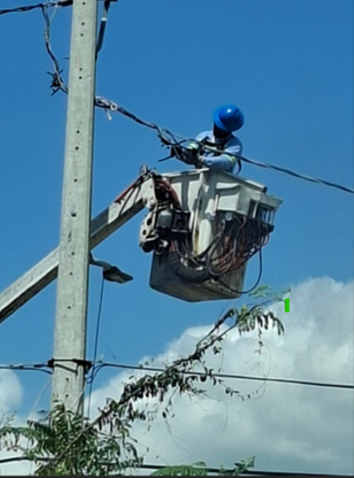 Edeeste desmantela conexiones ilegales en sector Villa España, San Pedro de Macorís