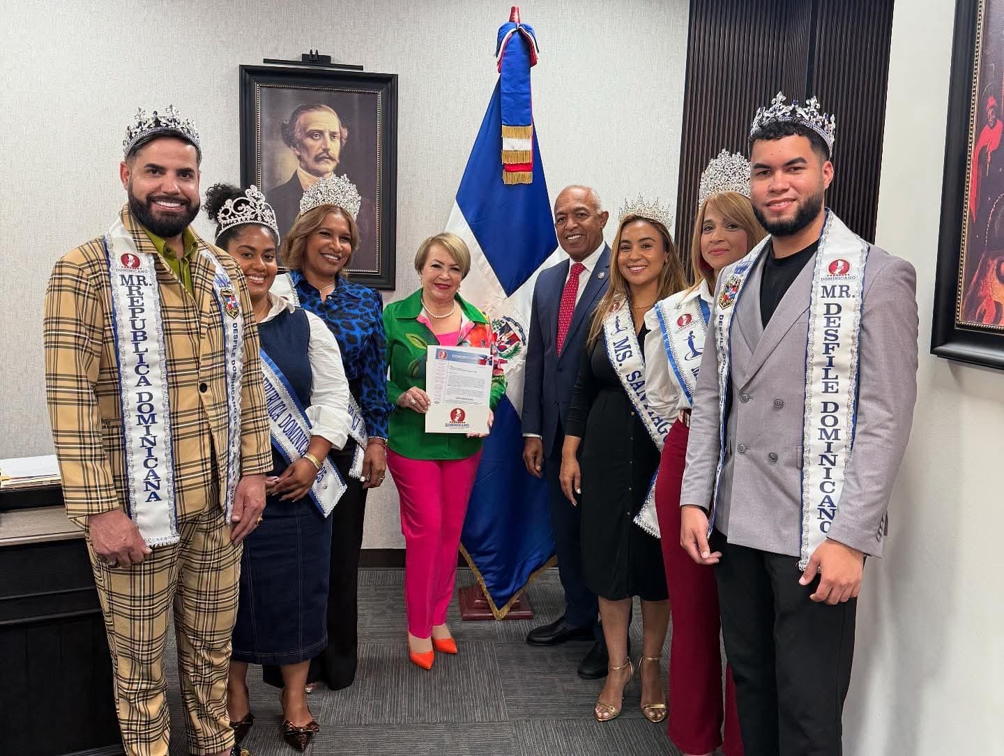Cónsul José Santana Suriel coronado como Gran Mariscal 2025 del Desfile y Festival Estatal Dominicano de New Jersey
