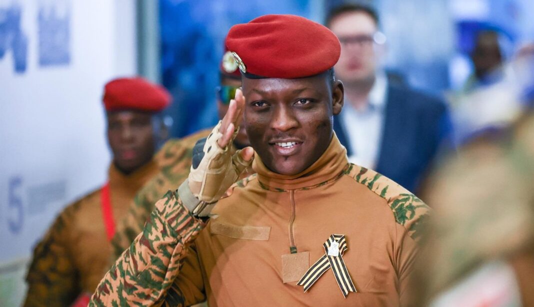 Burkina Faso adopta un ley que penaliza la homosexualidad con hasta cinco años de cárcel