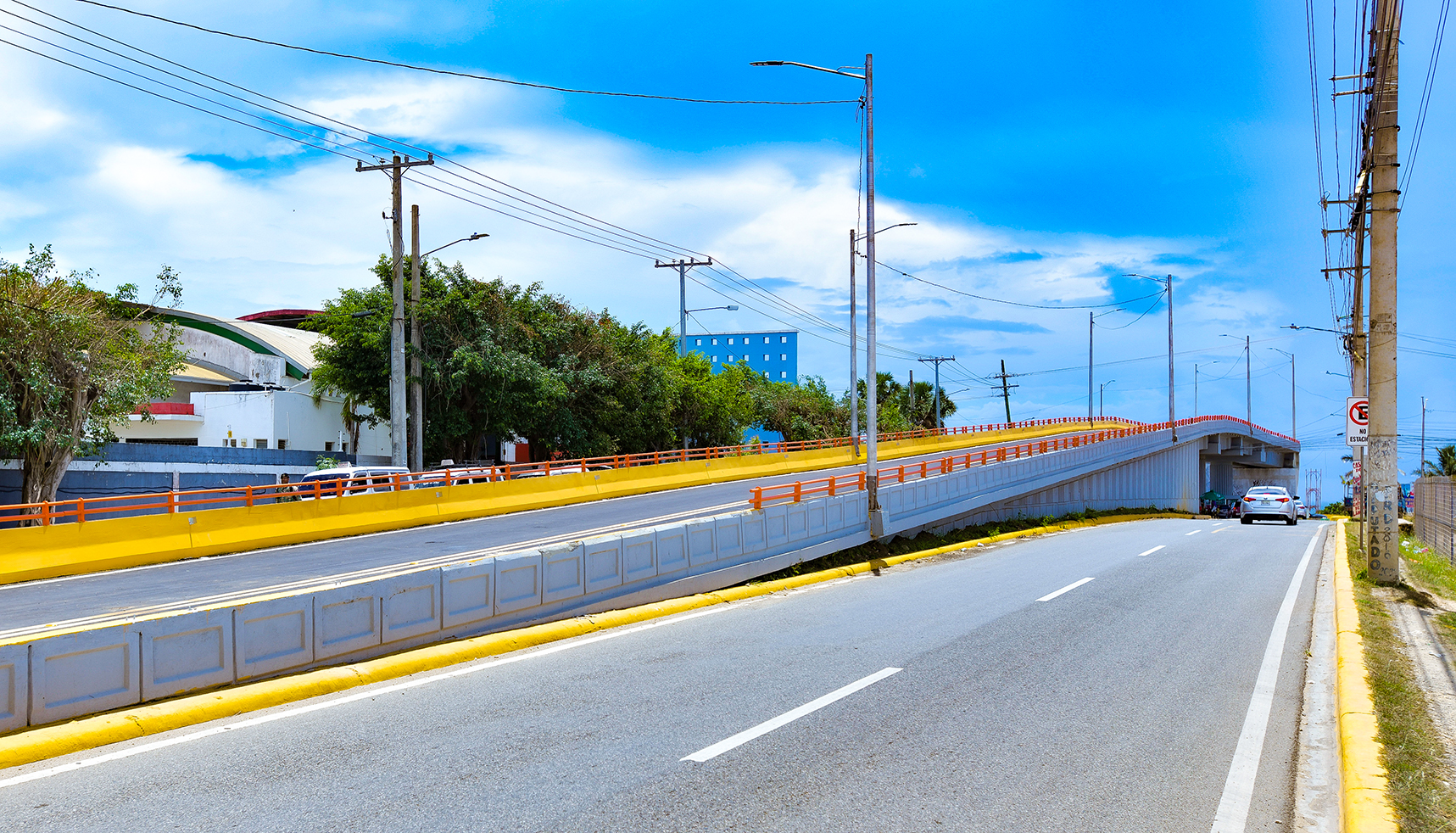 Obras Públicas anuncia apertura del paso a desnivel de la avenida Hípica totalmente renovado