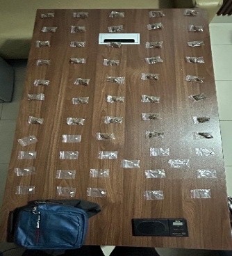 Policía apresa hombre en punto de drogas en San Carlos e incauta 57 porciones de sustancias