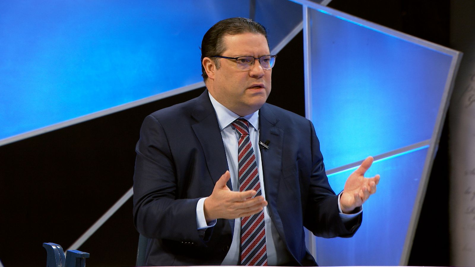 Yayo Sanz Lovatón responde a Leonel Fernández y asegura que al PRM “aún le llevan ventaja amplia”