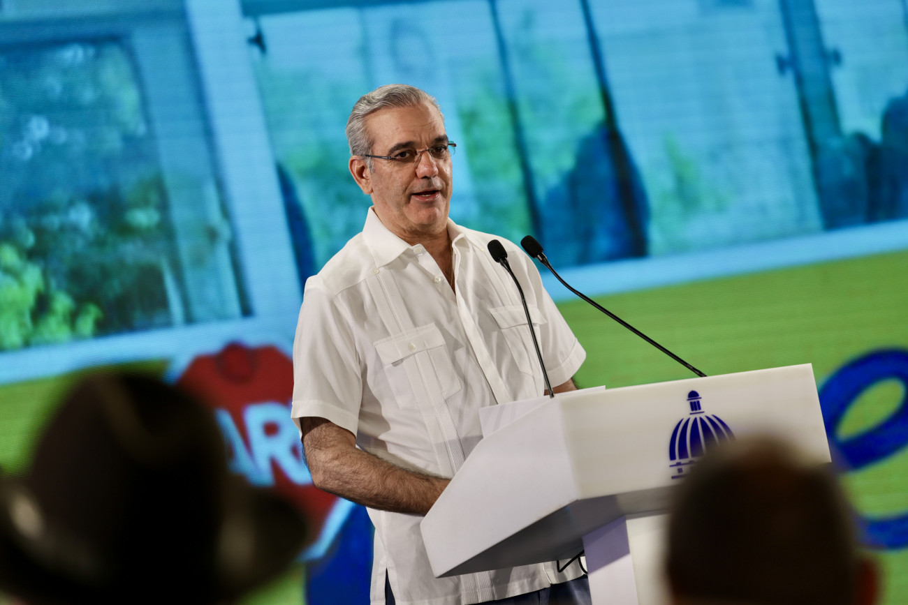 Abinader garantiza pago del doble sueldo a empleados públicos a inicios de diciembre Abinader garantiza pago del doble sueldo a empleados públicos a inicios de diciembre