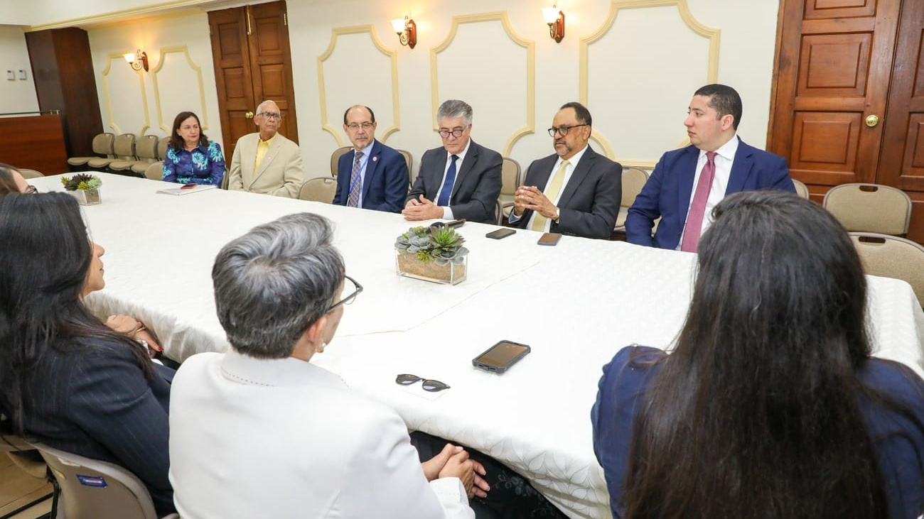 Consultor jurídico del Poder Ejecutivo recibe delegación del Foro Internacional de Salud Mental y Sistema Penitenciario Consultor jurídico del Poder Ejecutivo recibe delegación del Foro Internacional de Salud Mental y Sistema Penitenciario