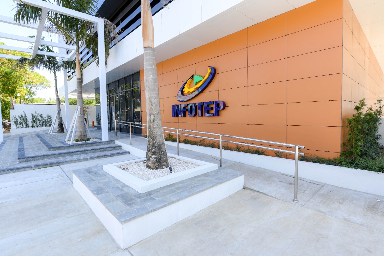 INFOTEP inaugura Centro de Formación 63 en Loma de Blanco con apoyo de Fundación Popular