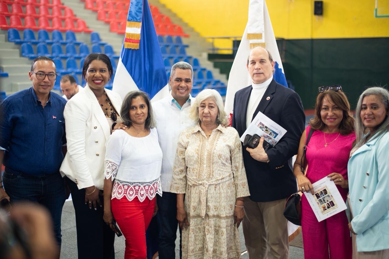 INPOSDOM inmortaliza en sellos postales a las glorias deportivas y musicales de San Carlos