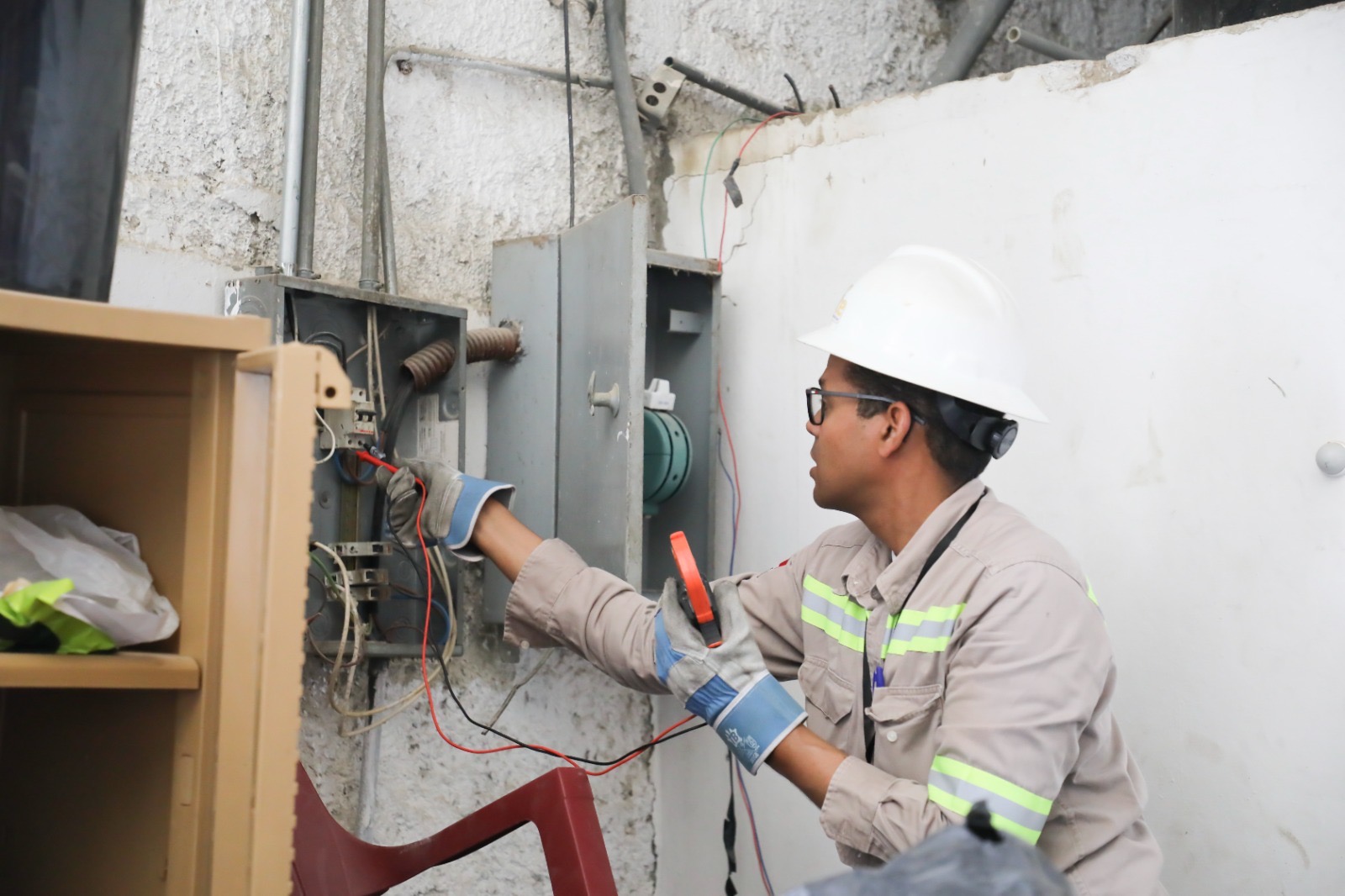 Edeeste y Pgase logran otro golpe contra las conexiones ilegales en comercios de Boca Chica Edeeste y Pgase logran otro golpe contra las conexiones ilegales en comercios de Boca Chica